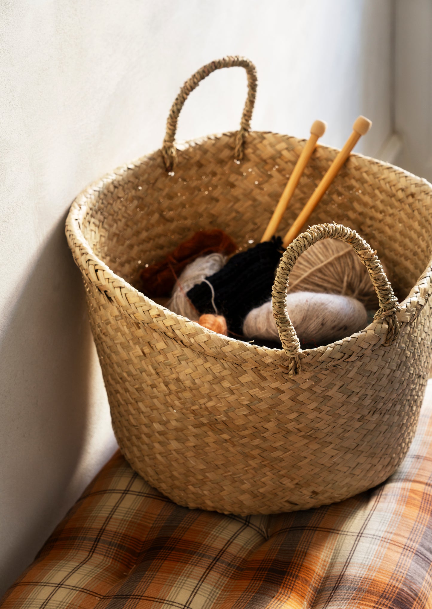 Natural seagrass basket with loop handles | Minerva Interiors
