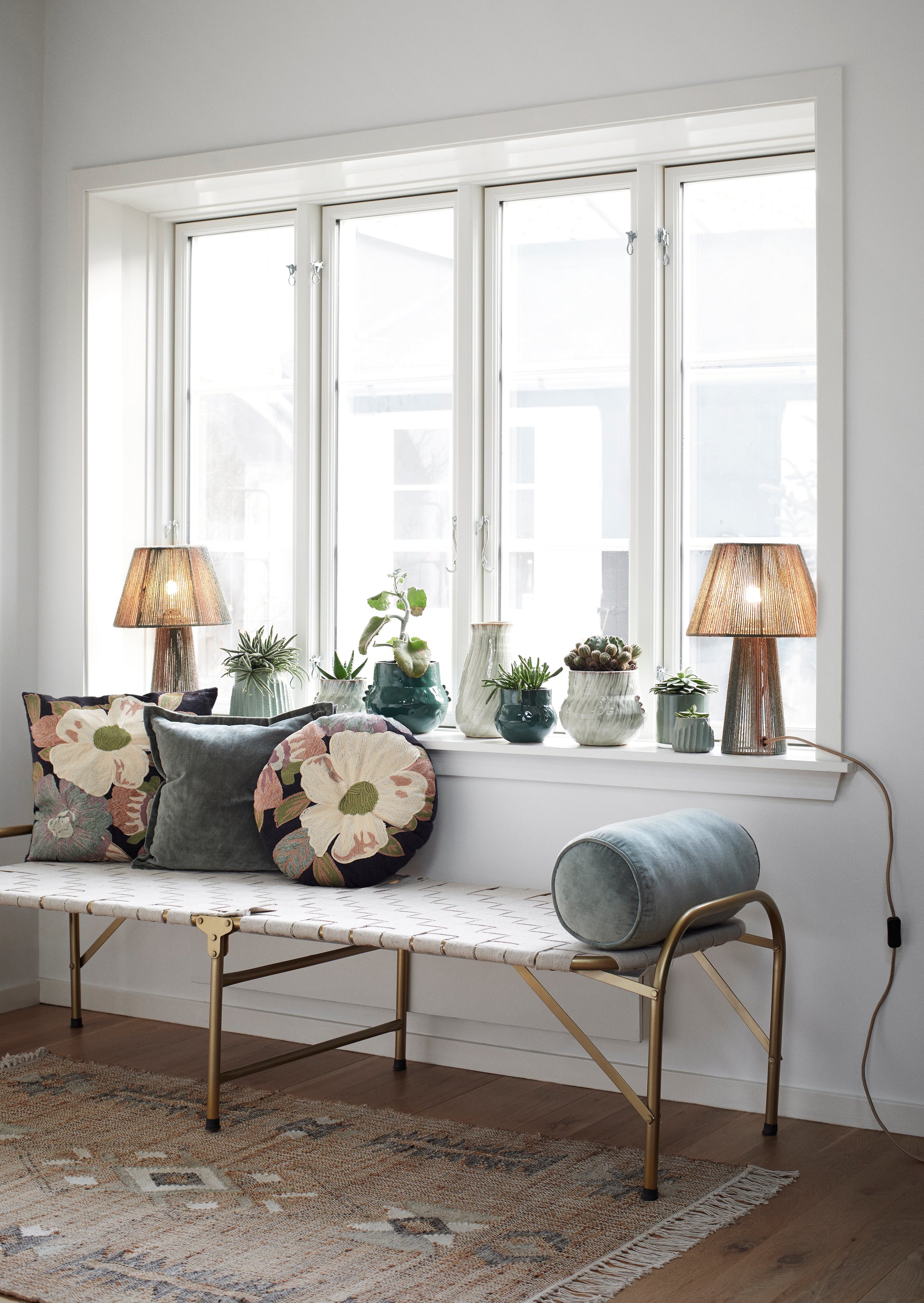 Ceramic flower pot in green and off white | Minerva Interiors