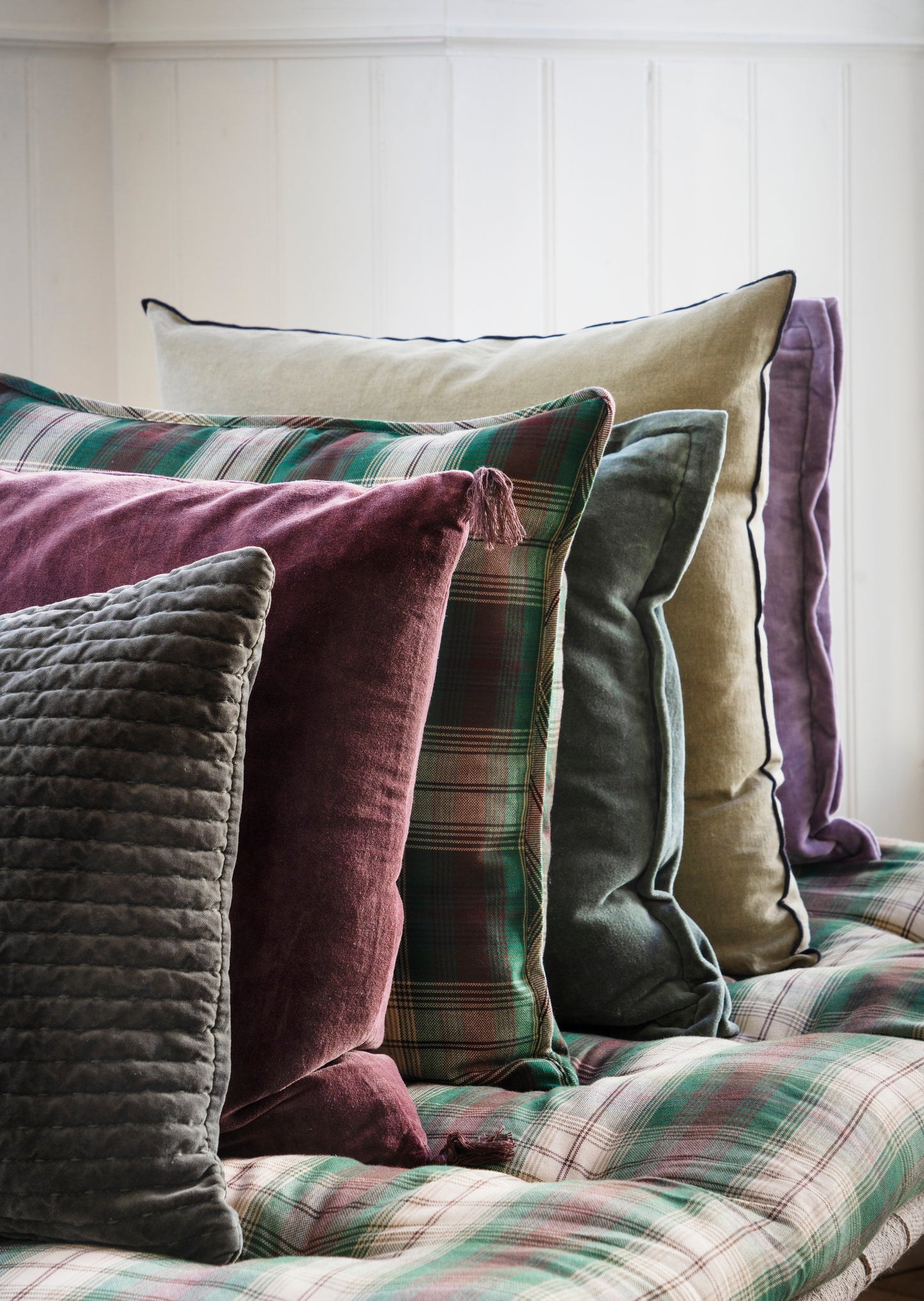 Linen cushion cover in greige and black | Minerva Interiors