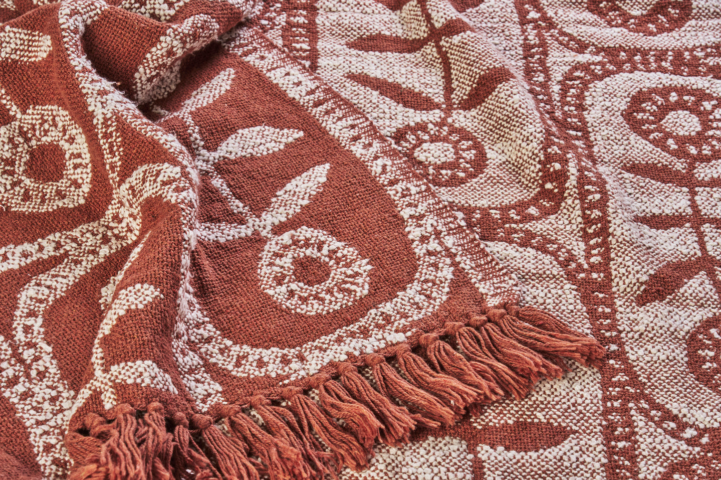 Reversible cotton throw in rust and off white | Minerva Interiors