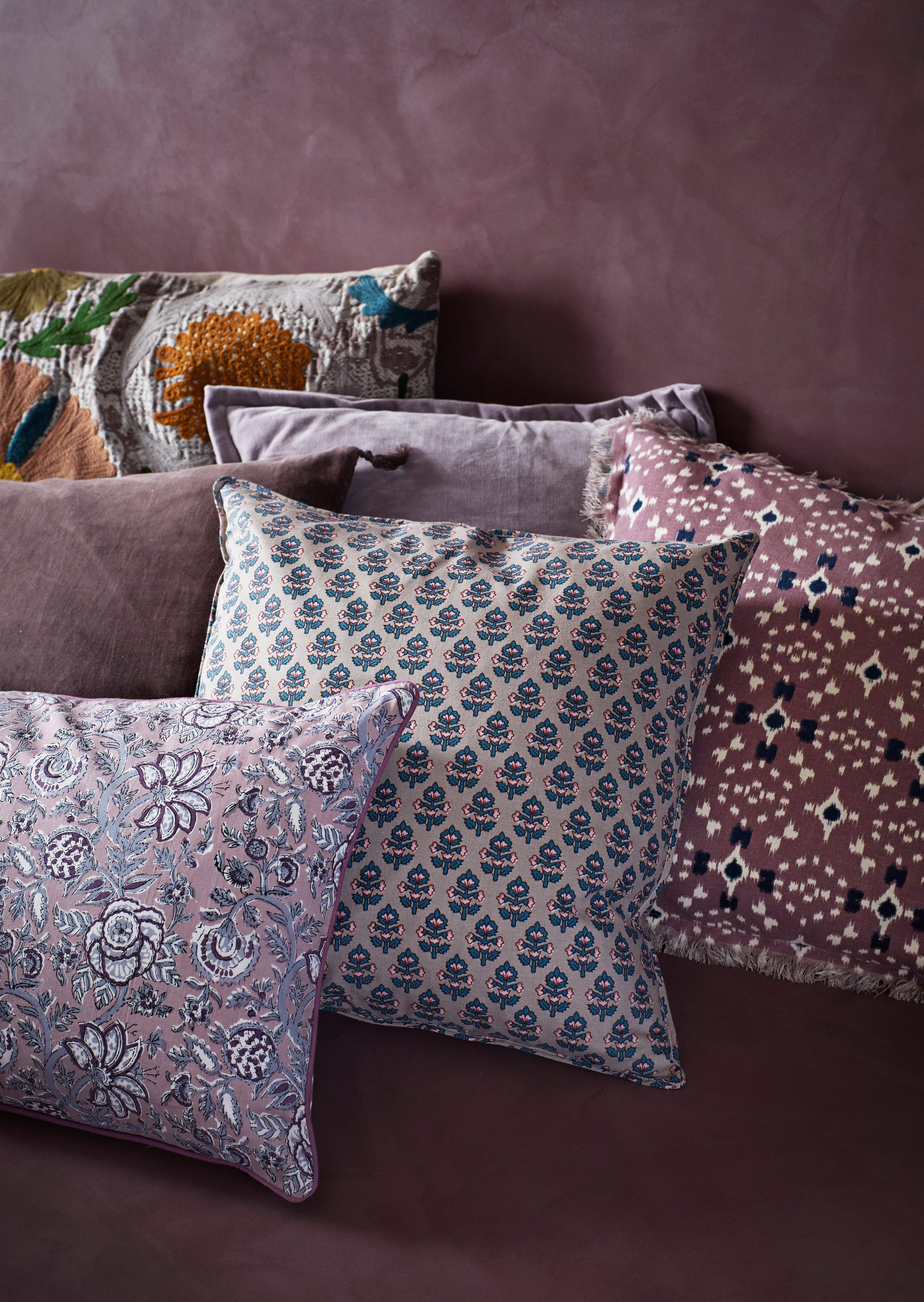 Cushion cover with fringe edge in dusty lilac, off white and dark blue | Minerva Interiors