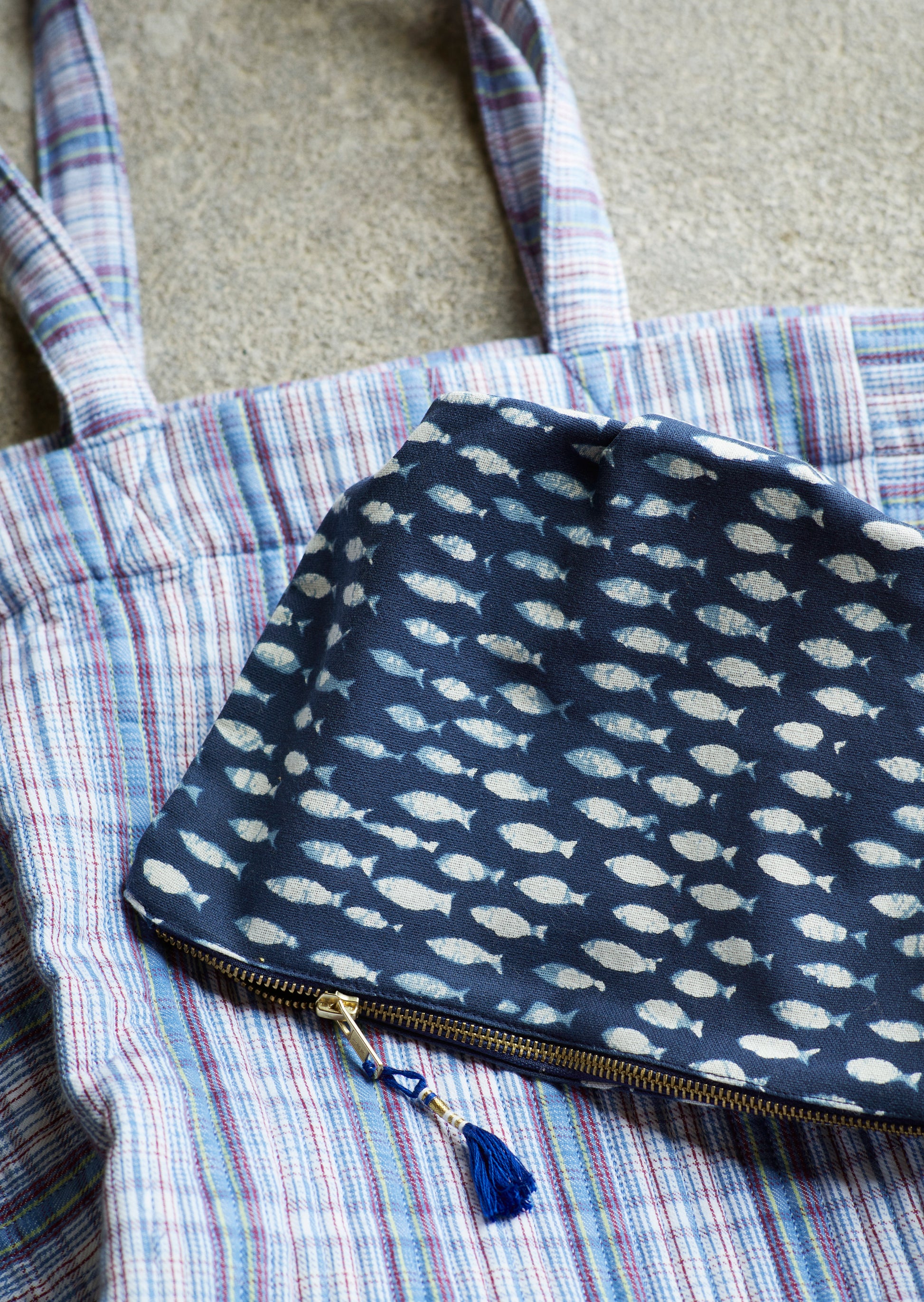 Printed wash bag in blue and white | Minerva Interiors